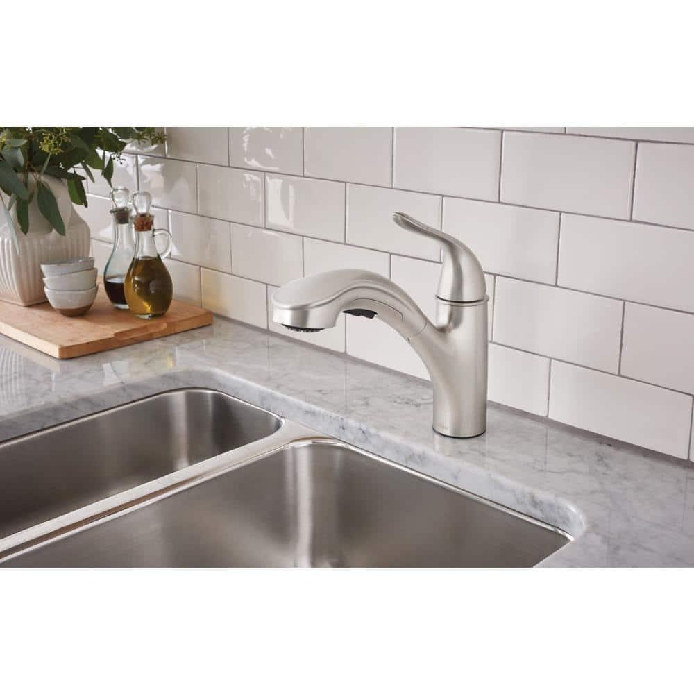 MOEN Brecklyn Single-Handle Pull-Out Sprayer Kitchen Faucet with Power Clean in Spot Resist Stainless