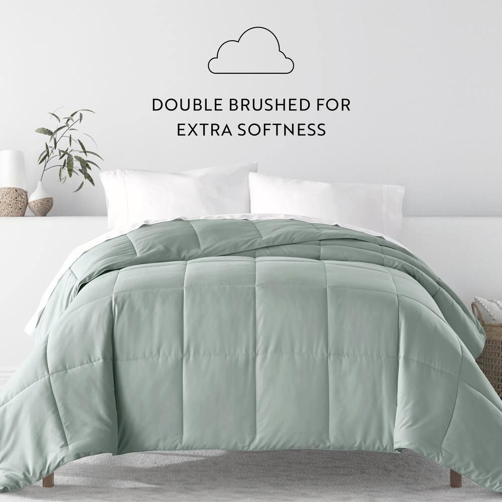 Becky Cameron Becky Cameron Lightweight All Season Down Alternative Comforter