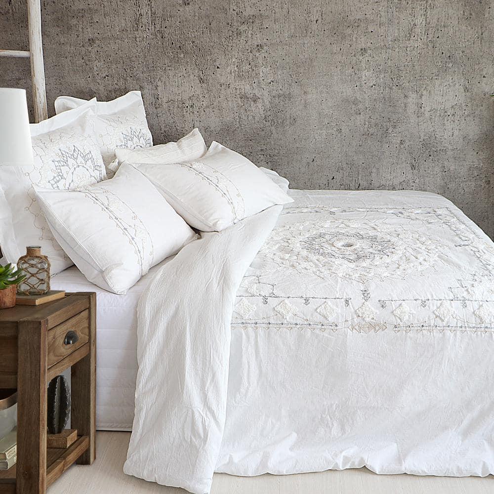 Levtex home AB Harleson Medallion Comforter Set