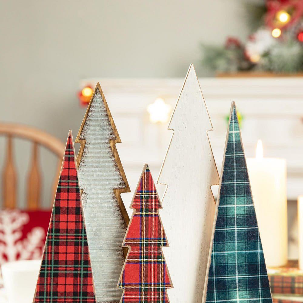 Rustic Farmhouse Wooden Christmas Tree Cluster with Berries and Pine Cones