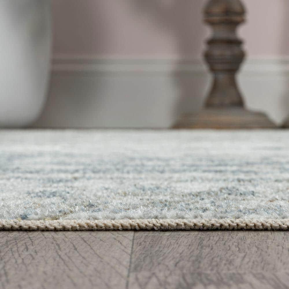 JONATHAN Y Pavel Distressed Medallion Low-Pile Machine-Washable Light Gray/Blue 5 ft. x 8 ft. Area Rug