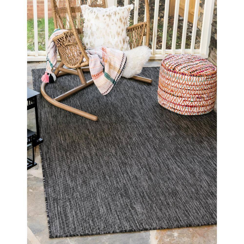 Unique Loom 5' 1 x 8' 0 Rectangle Indoor/Outdoor Solid Black Area Rug