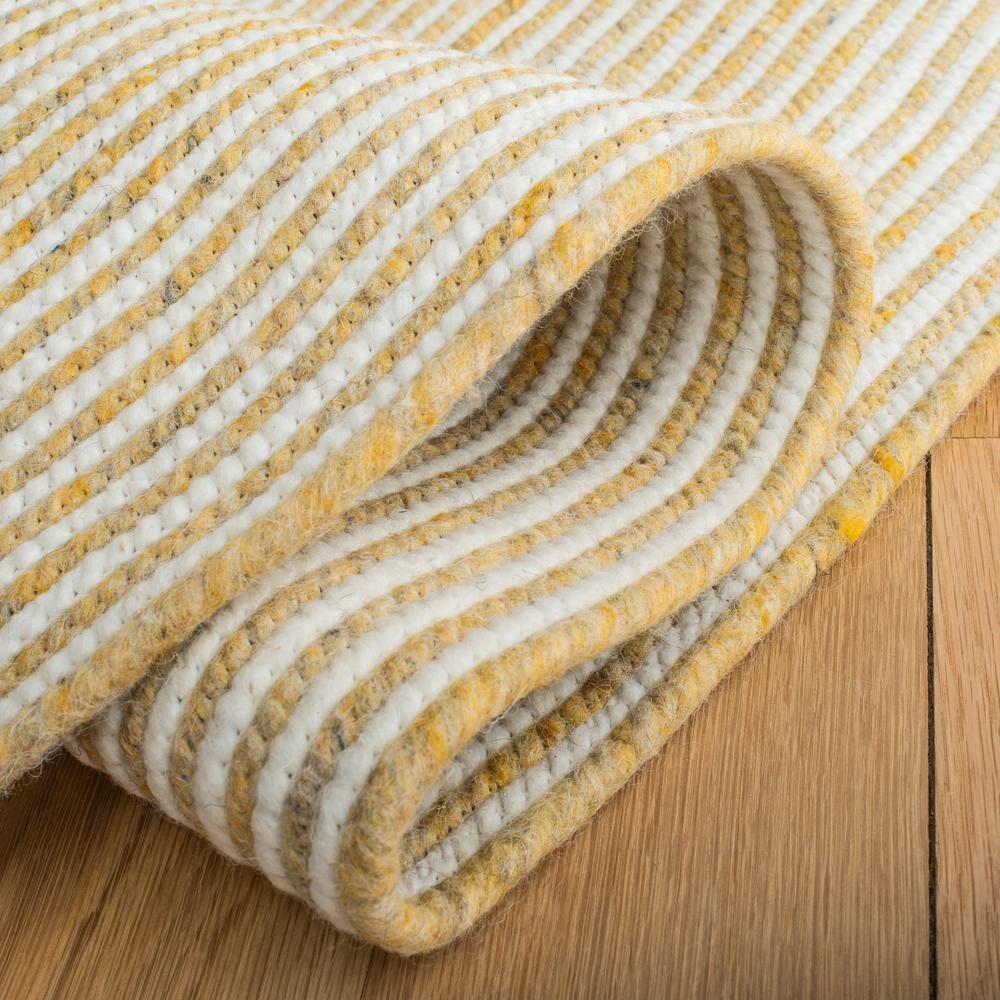 Gracie Oaks Kourtlynn Hand Woven Performance Rug