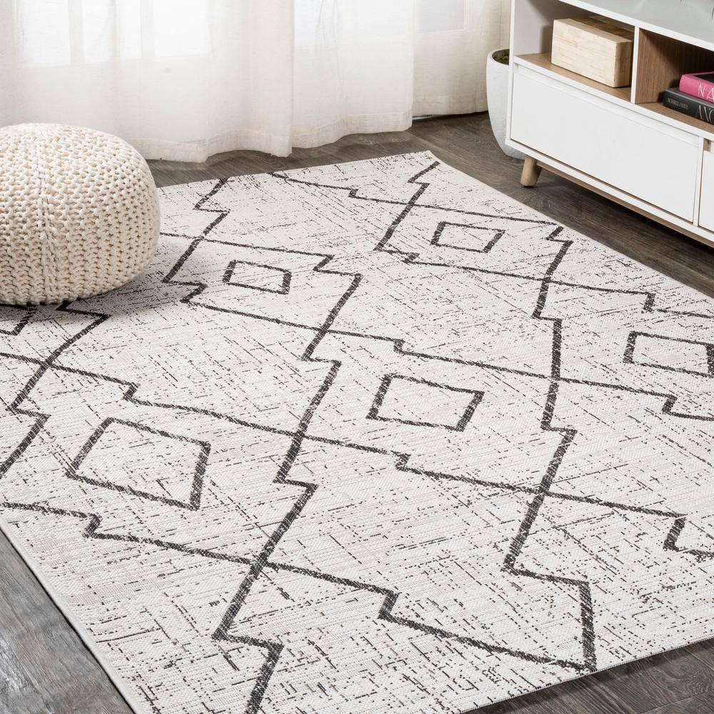 3'x5' Carwa  Diamond Trellis Indoor/Outdoor Area Rug, Ivory/Black - JONATHAN Y