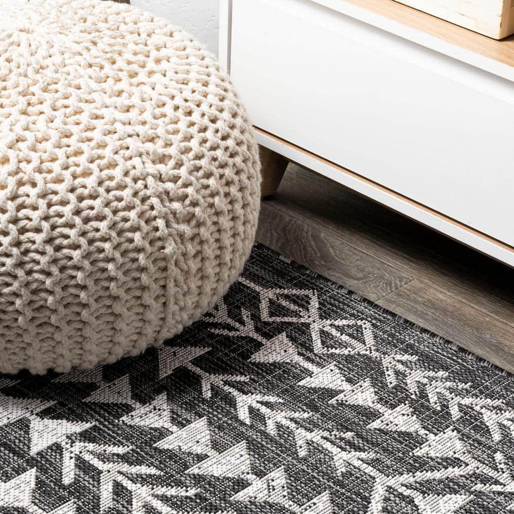 4'x6' Tokay Bohemian Geometric Indoor/Outdoor Area Rug, Black/Ivory - JONATHAN Y