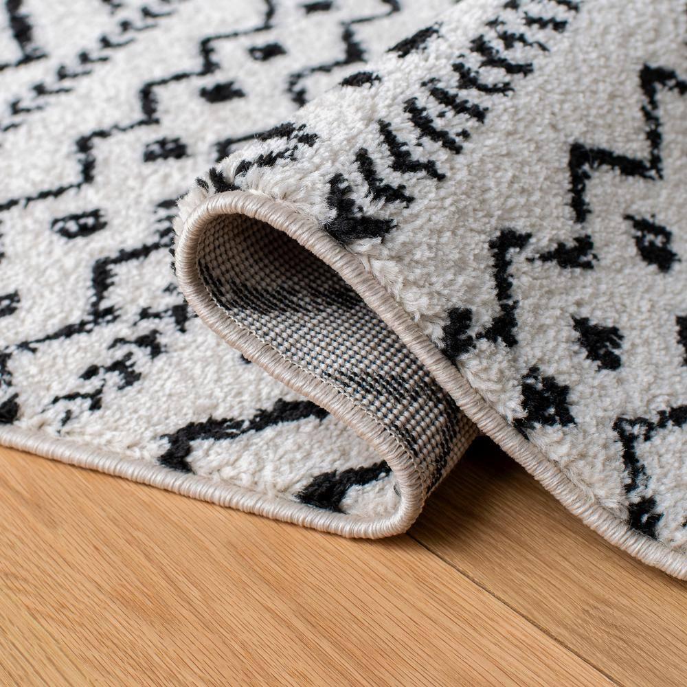 Tulum TUL267 Power Loomed Indoor Accent Rug - Ivory/Black - 3'x3' - Safavieh
