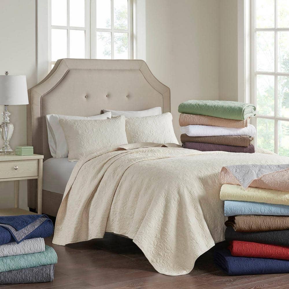 Quebec Reversible Quilt Set