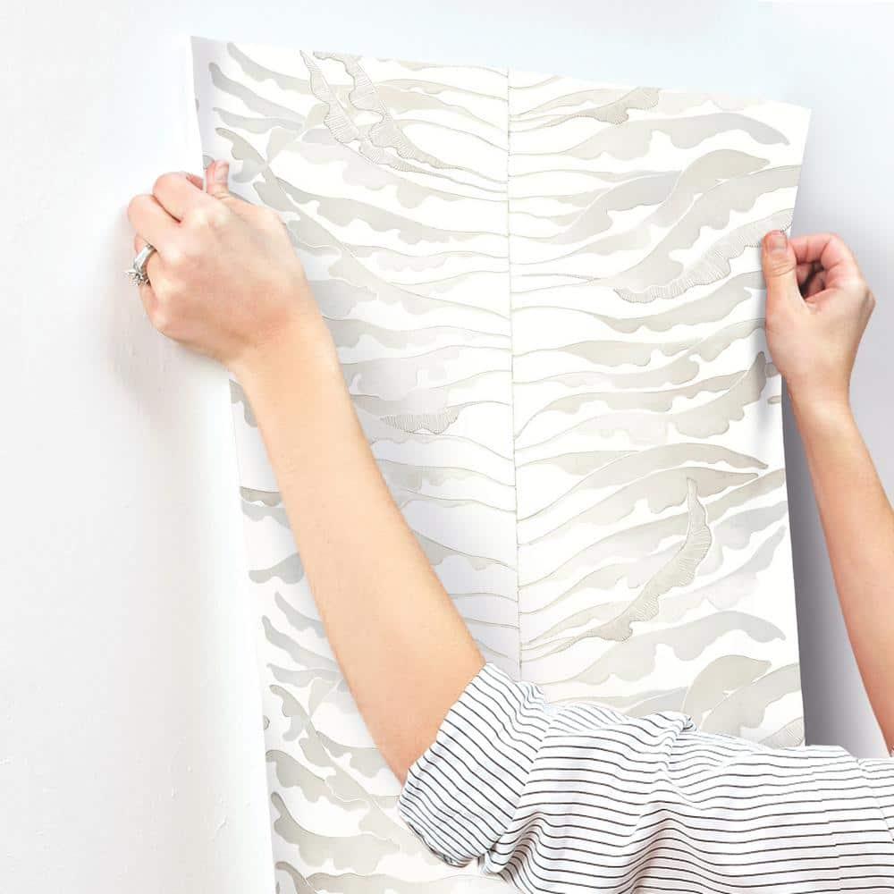 Leaf Column Wallpaper