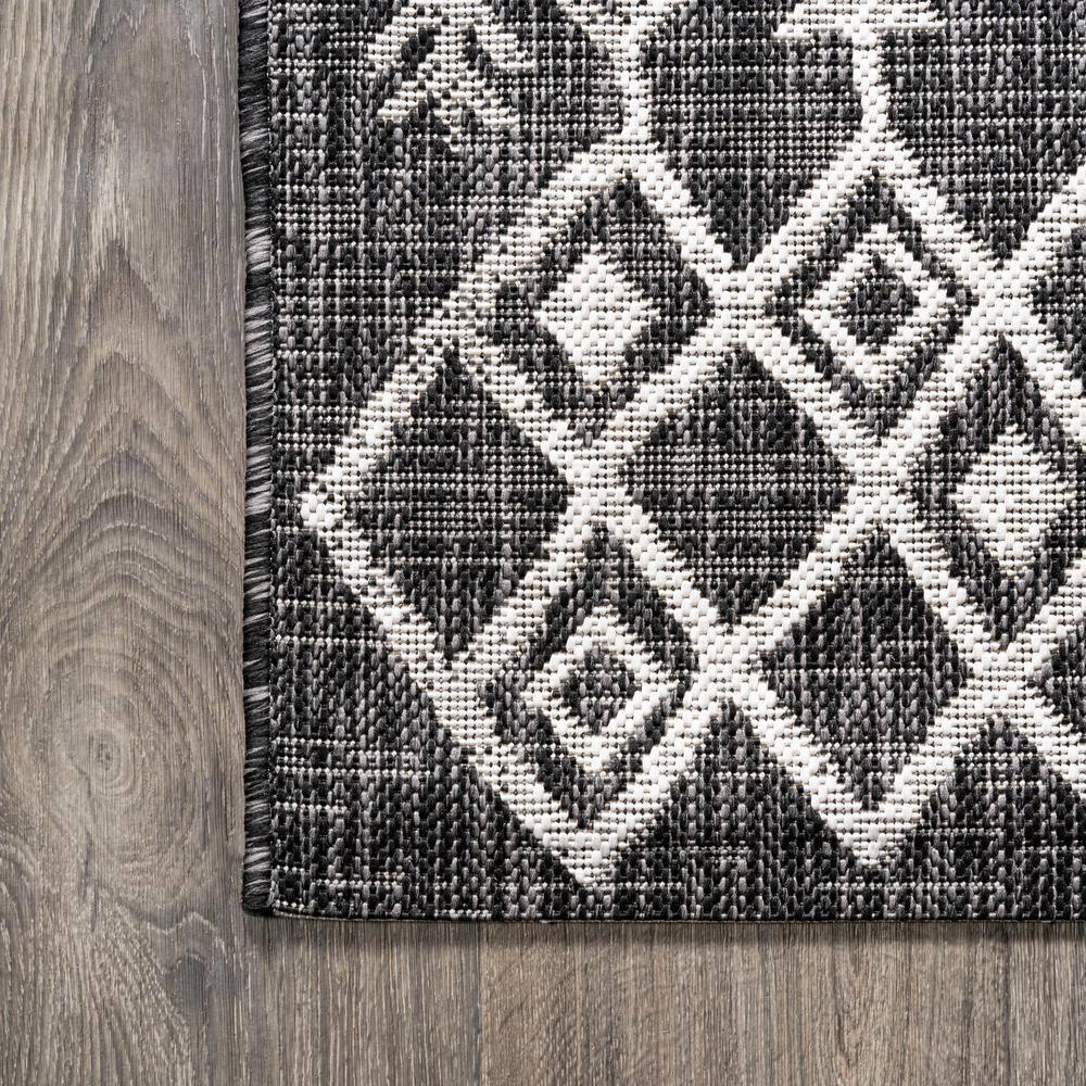 4'x6' Tokay Bohemian Geometric Indoor/Outdoor Area Rug, Black/Ivory - JONATHAN Y