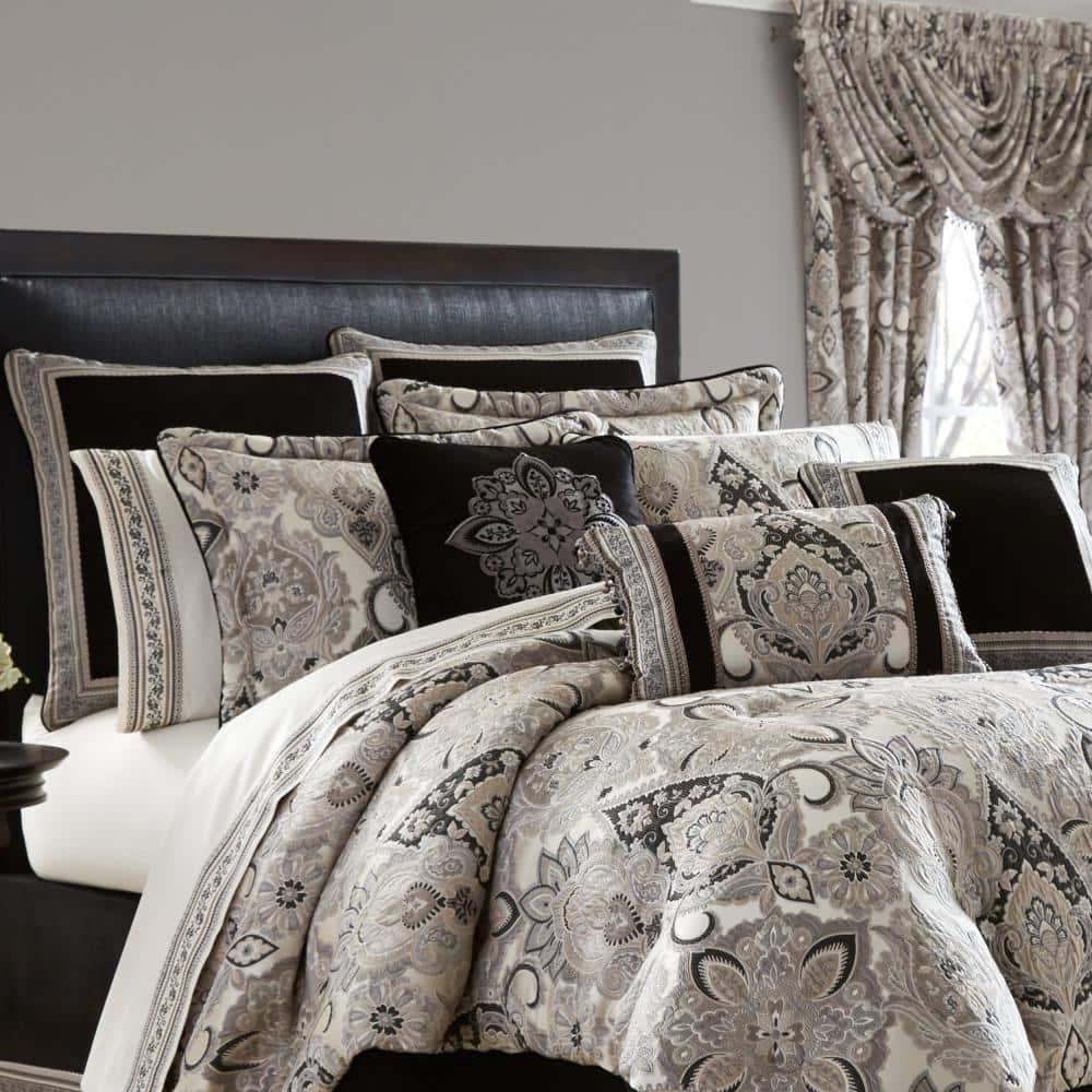 J. Queen New York Guiliana King Comforter Set in Silver