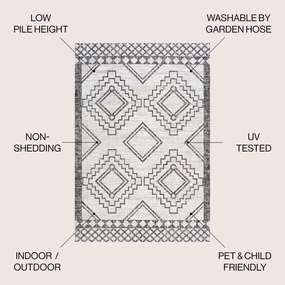 3'x5' Marokko Diamond  Medallion Indoor/Outdoor Area Rug, Ivory/Black - JONATHAN Y