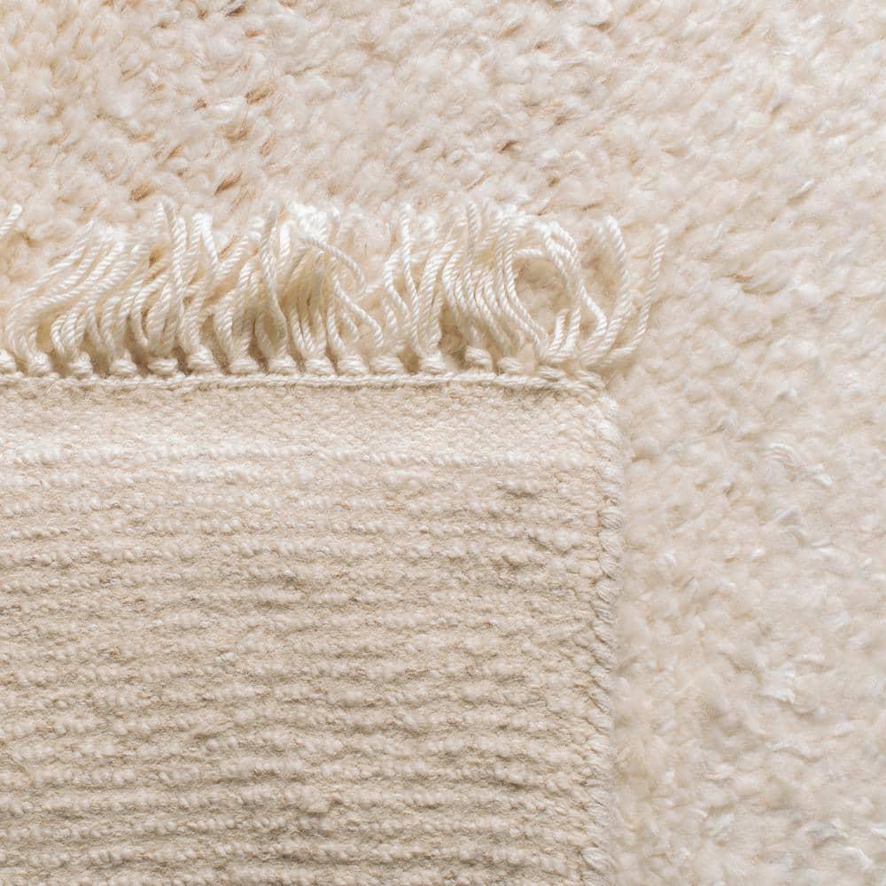 SAFAVIEH Casablanca Carbrey Solid Wool Shag Area Rug, Beige, 4' x 6'