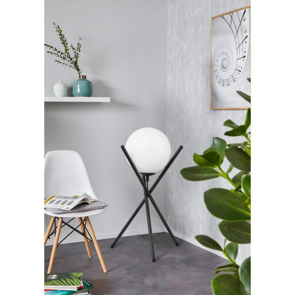 Hays Metal Tripod Lamp