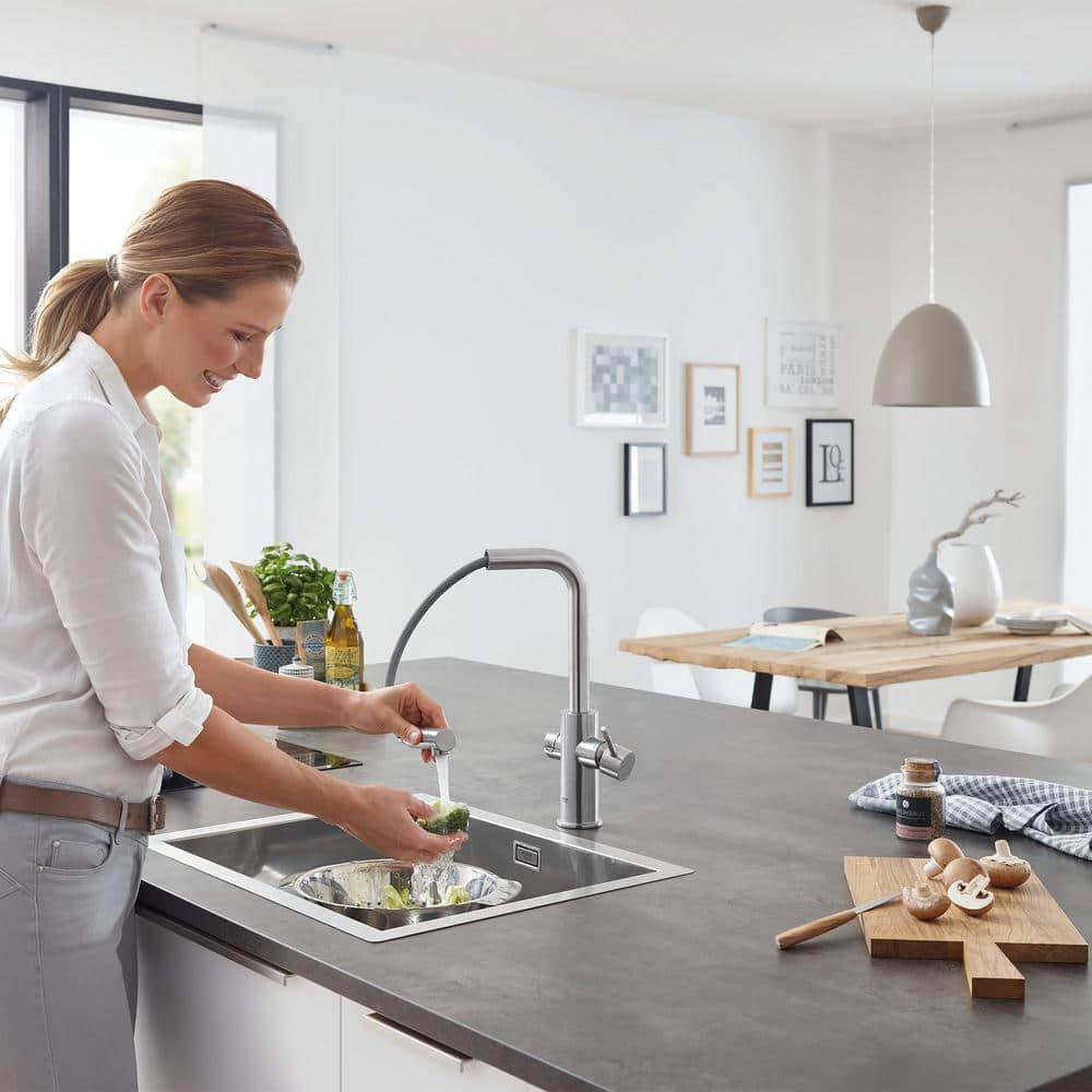 Blue Pull Out Single Handle Kitchen Faucet with Accessories