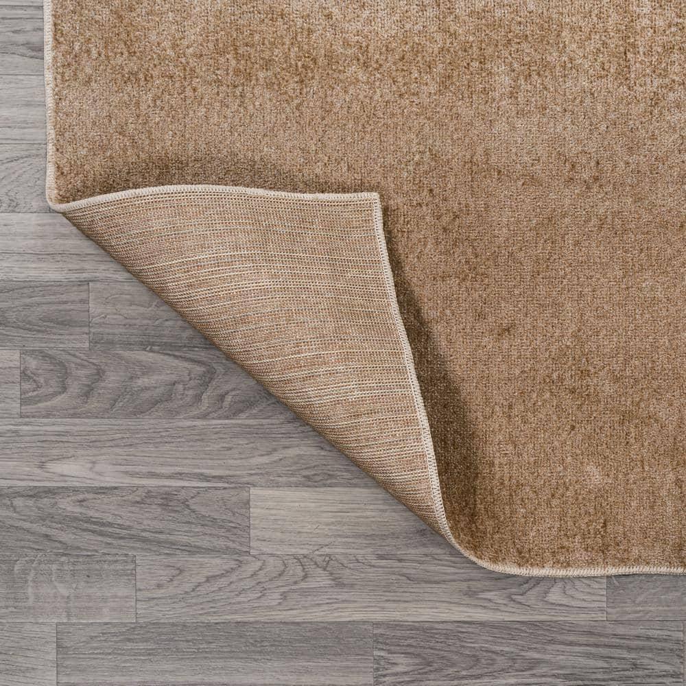 JONATHAN Y Twyla Classic Solid Low-Pile Machine-Washable Brown 4 ft. x 6 ft. Area Rug