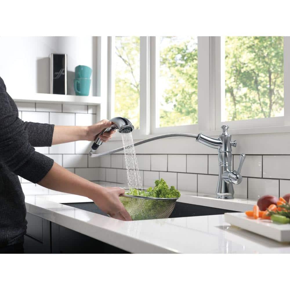 Delta Cassidy Single Handle Pull-Out Kitchen Faucet in Arctic Stainless 4197-AR-DST