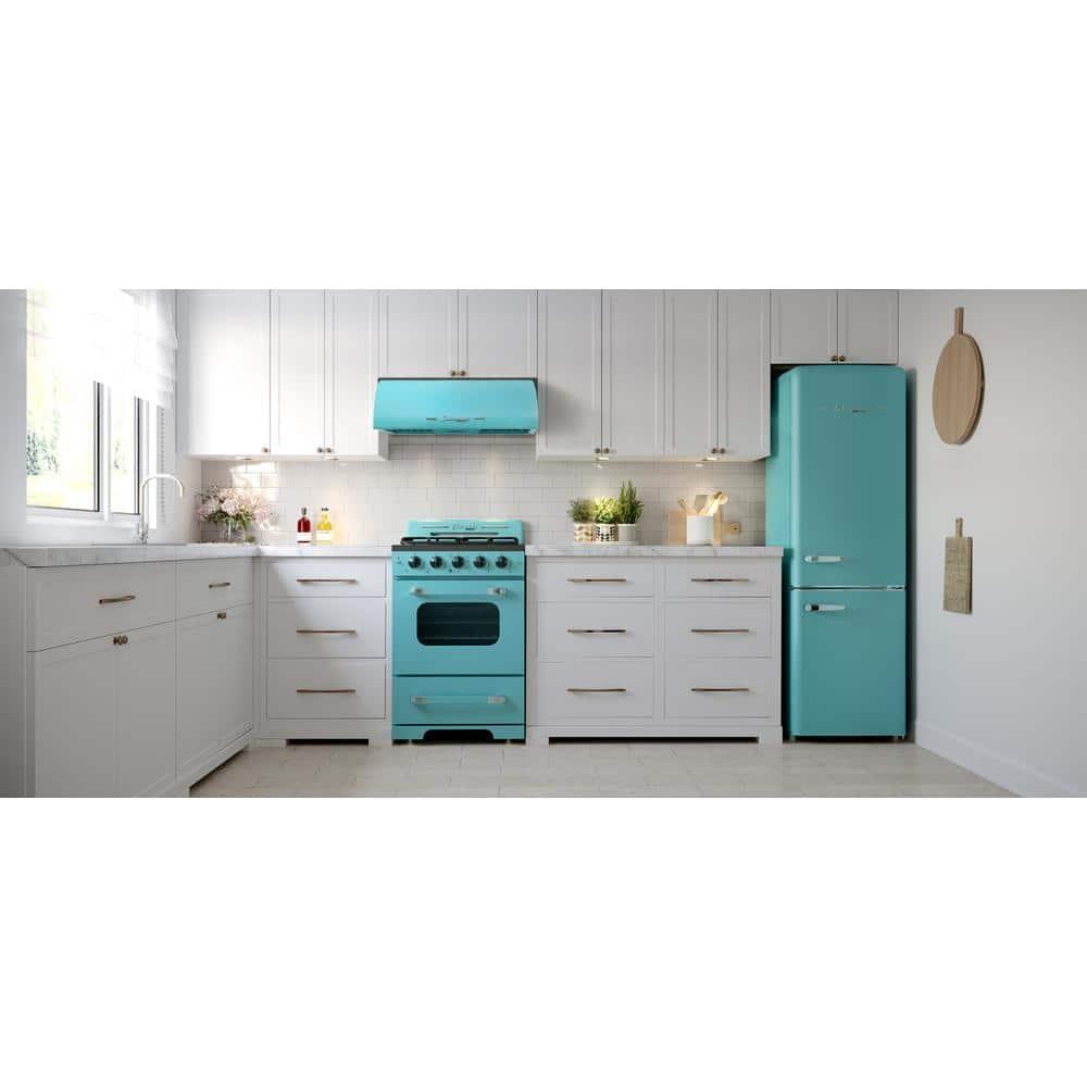 Classic Retro 24" 500 CFM Ducted Under Cabinet Range Hood with Stainless Steel Baffles and Light