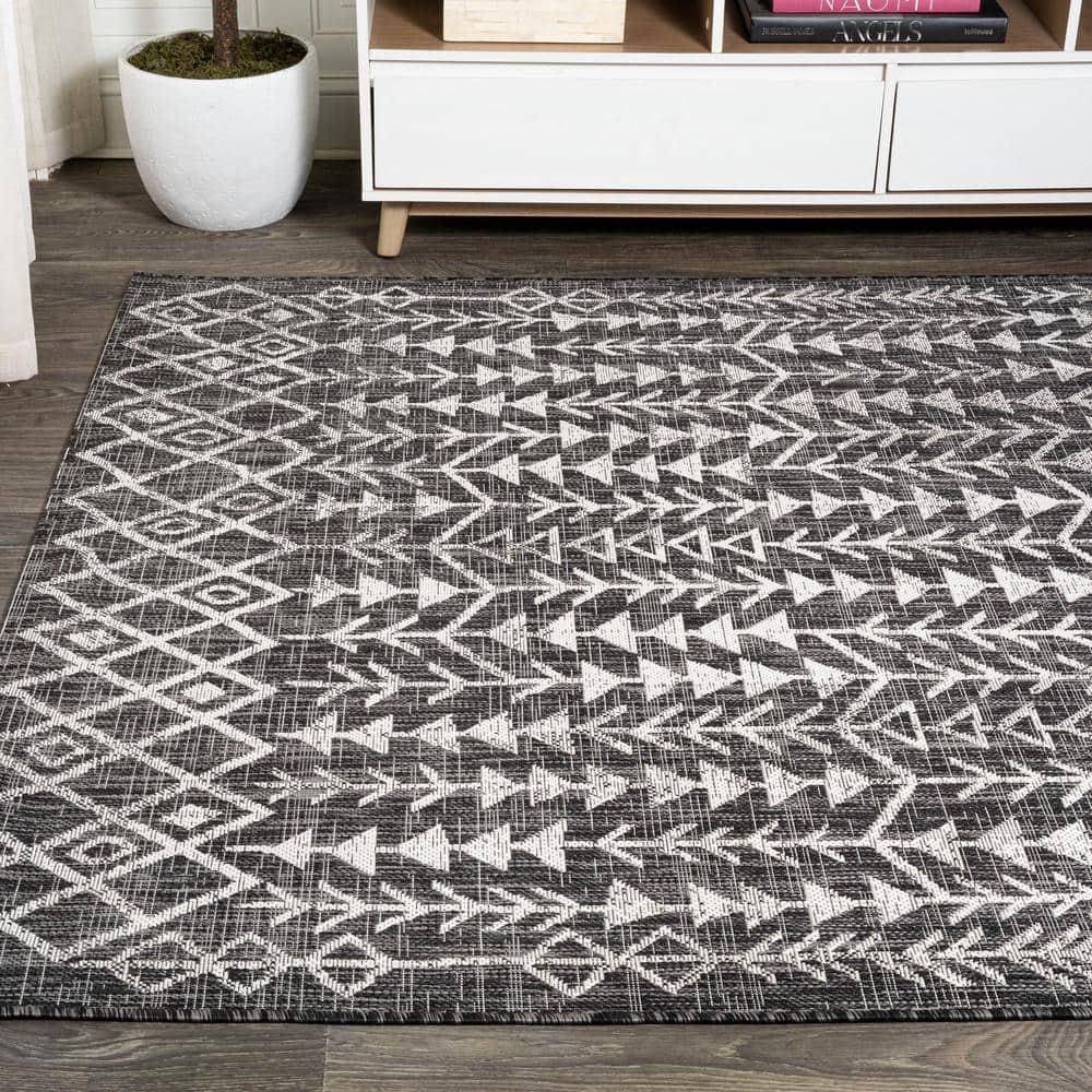 4'x6' Tokay Bohemian Geometric Indoor/Outdoor Area Rug, Black/Ivory - JONATHAN Y