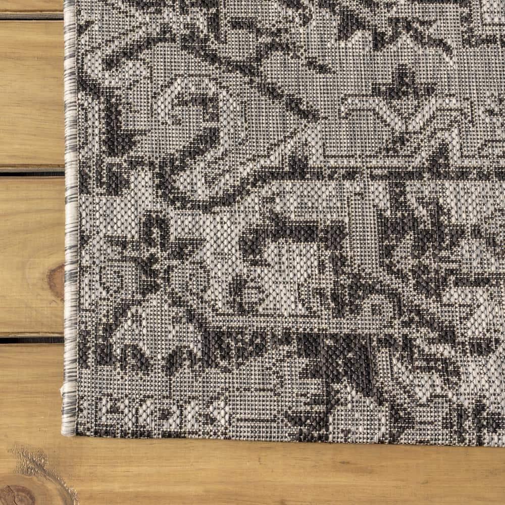 5' Round Estrella Bohemian Medallion Textured Weave Indoor/Outdoor Area Rug, Black/Gray - JONATHAN Y