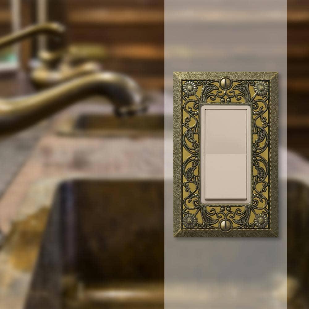 Amerelle 65RAB Placa de Pared de Filigrana, 1 Balancín GFCI, Metal Fundido, Latón Antiguo, 1 Paquete