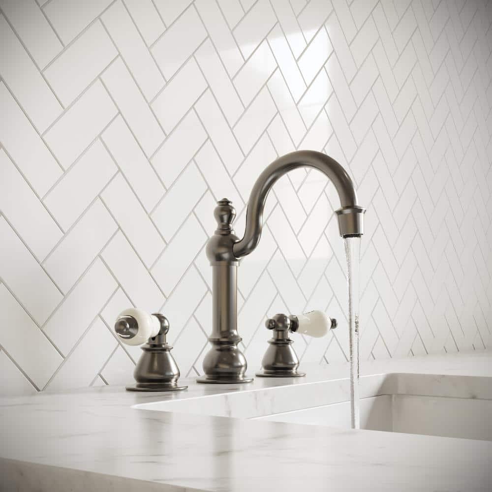 Vintage Widespread 2-handle Bathroom Faucet with Drain Assembly