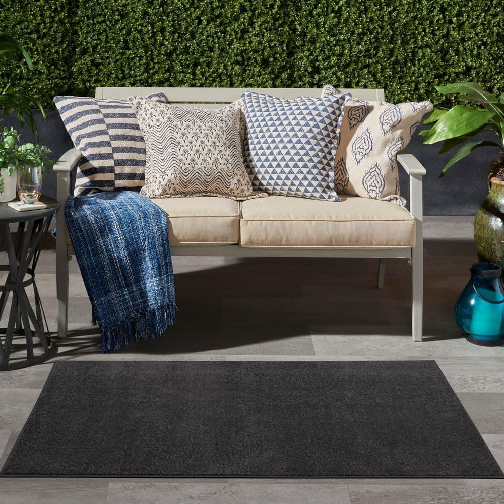 Latitude Run® Yolonda Modern Black Area Rug