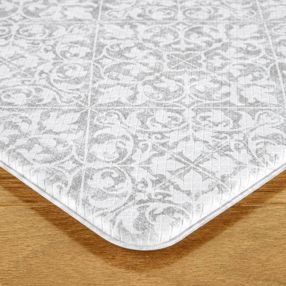 Town & Country Living TOWN & COUNTRY BASICS Comfort Plus Non-Slip Backing Vintage Medallion Tile Anti Fatigue Comfort Mat