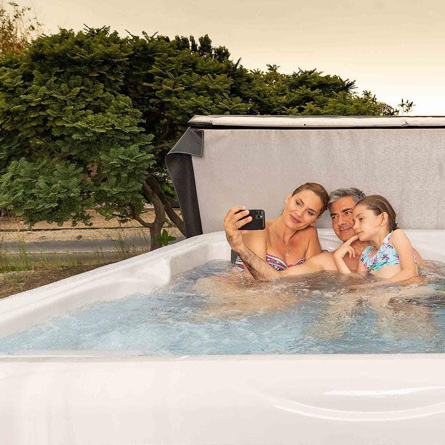 Buenospa New York 6 - Person 49 - Jet Acrylic Square Hot Tub with Ozonator and Cover in White