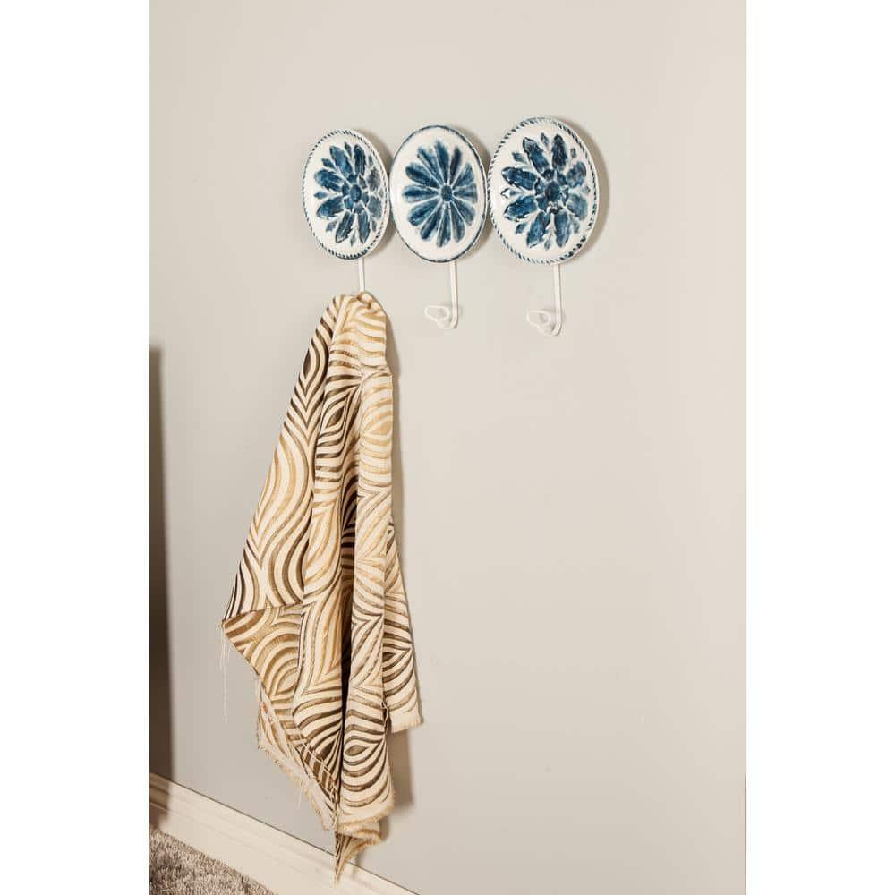 DecMode Indoor White Metal Farmhouse Wall Hook