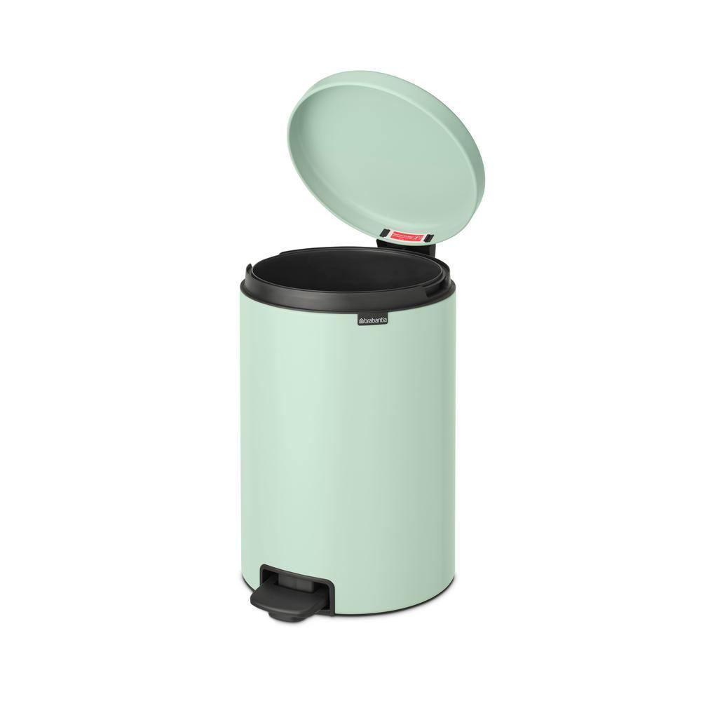 Jade Green Round Plastic Step-On Trash Can, 5.3 Gallon
