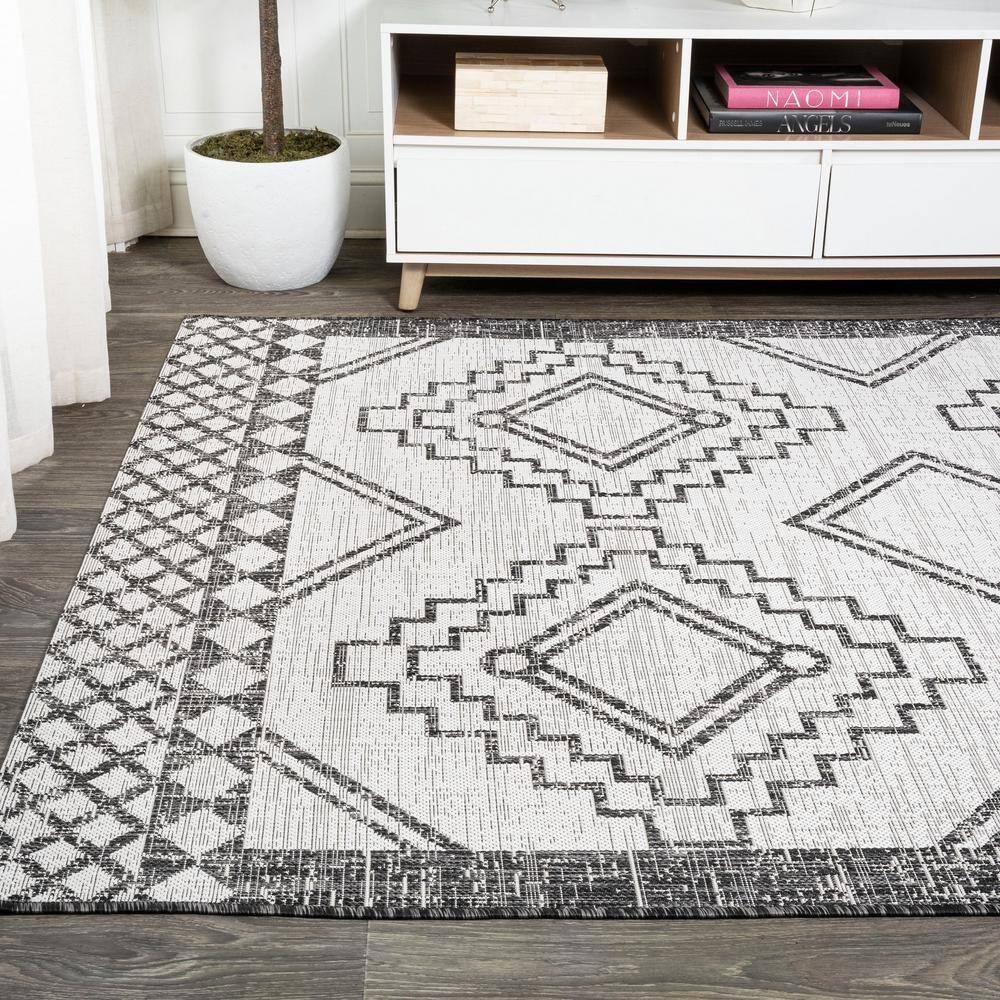 3'x5' Marokko Diamond  Medallion Indoor/Outdoor Area Rug, Ivory/Black - JONATHAN Y