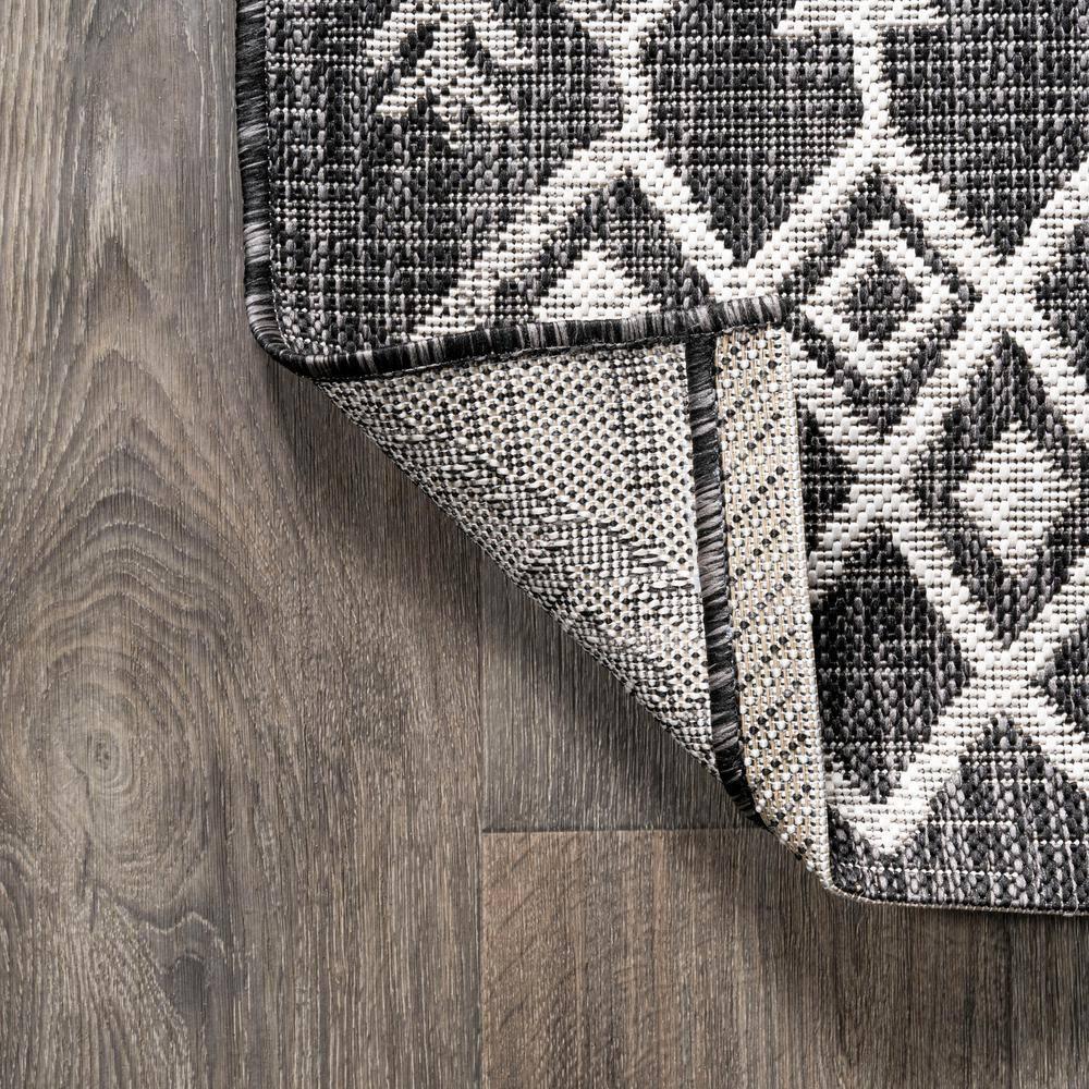 4'x6' Tokay Bohemian Geometric Indoor/Outdoor Area Rug, Black/Ivory - JONATHAN Y