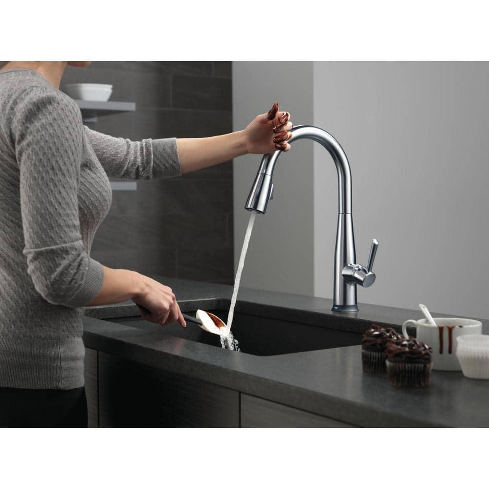 Essa Pull Down Single Handle Kitchen Faucet with MagnaTite Docking and Touch2O Technology