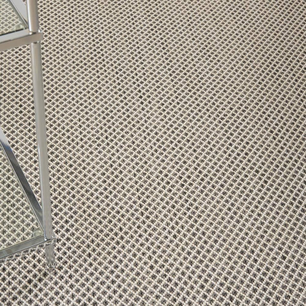 Beachcrest Home™ Rectangle Hartigan Geometric Machine Tufted Polypropylene Plastic Indoor / Outdoor Area Rug in Gray
