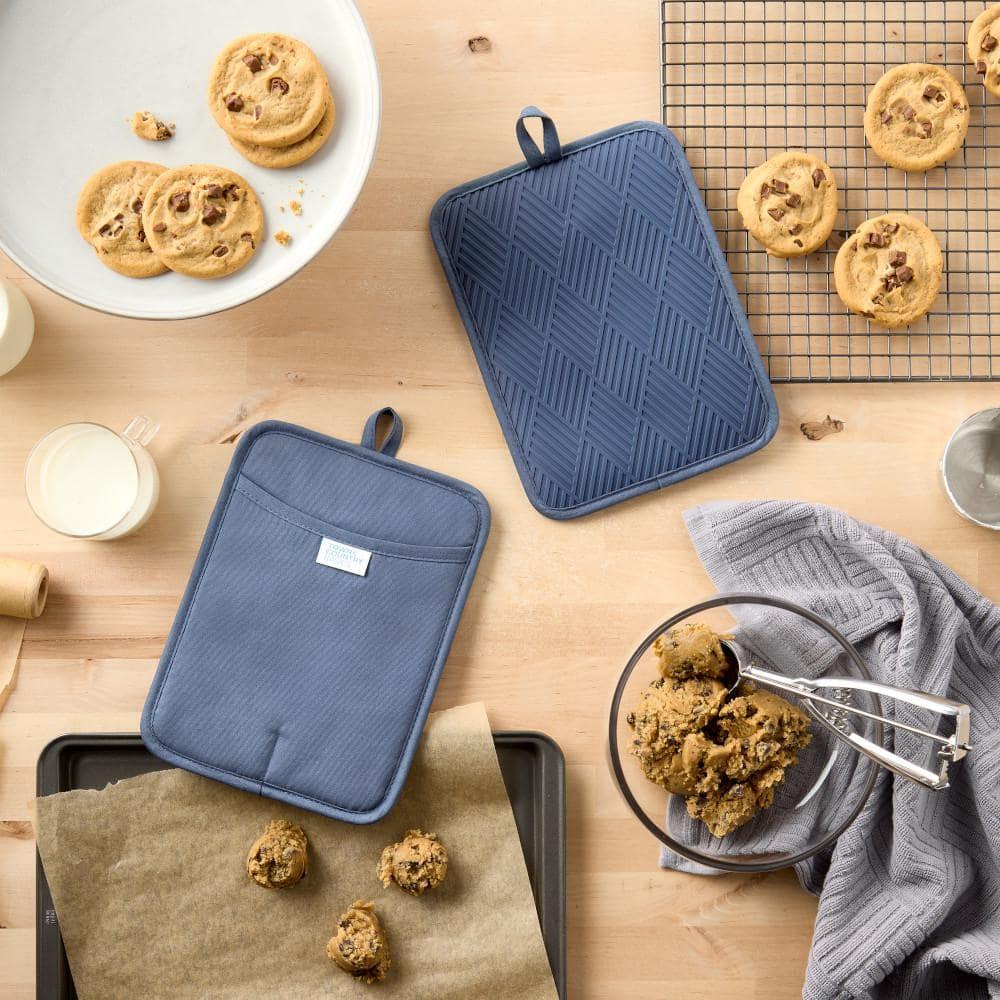 TOWN & COUNTRY BASICS Basketweave Soft Silicone Pot Holder 2-Pack Set, Heat Resistant up to 500F, Flexible Silicone, Non-Slip Grip, Blue, 7.5"x10"