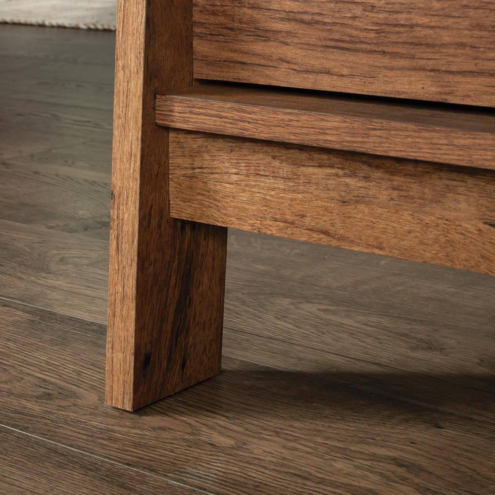 Crafters and Weavers Trestle Accent