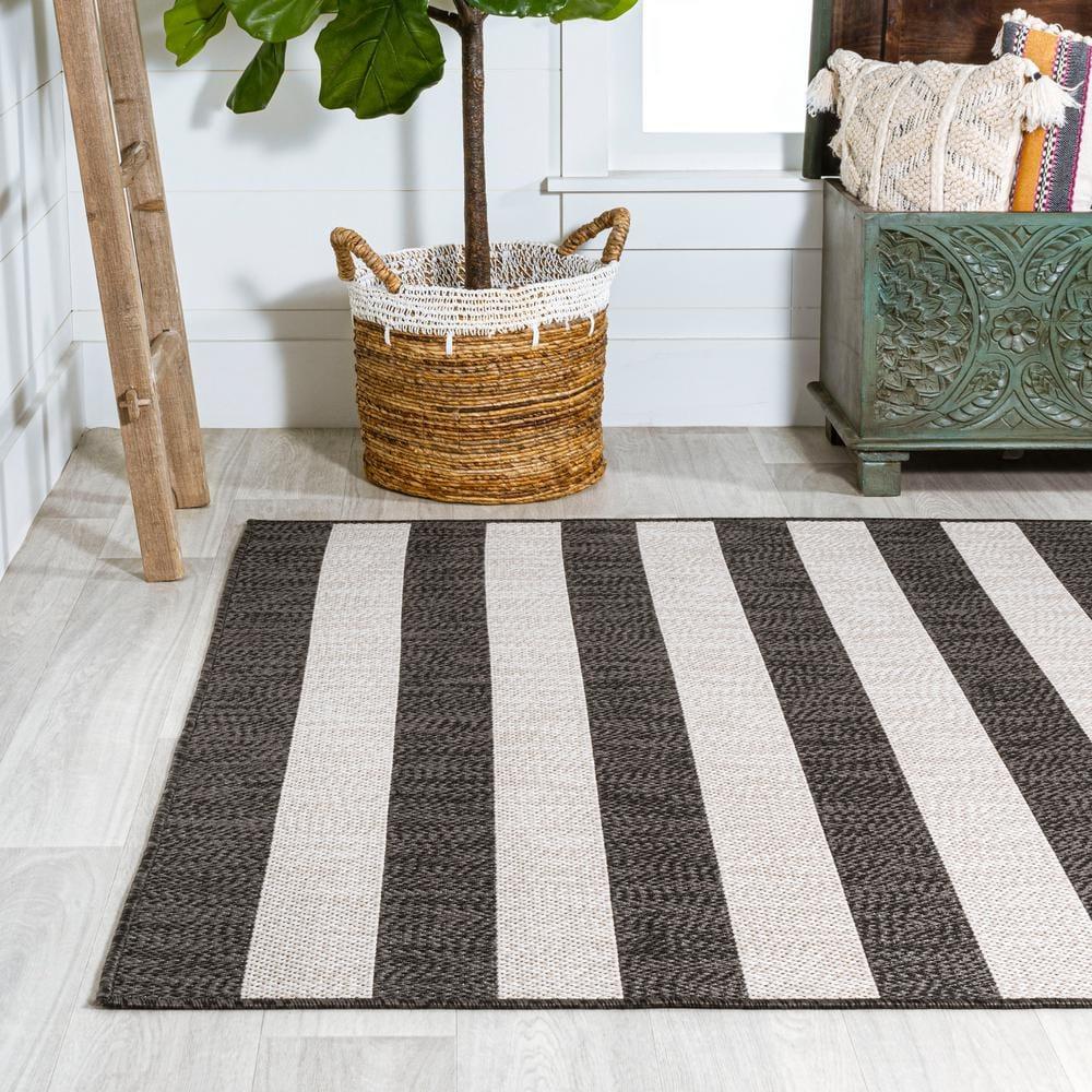 4' x 6' Negril Two-Tone Wide Stripe Indoor/Outdoor Area Rug, Black/Cream - JONATHAN Y