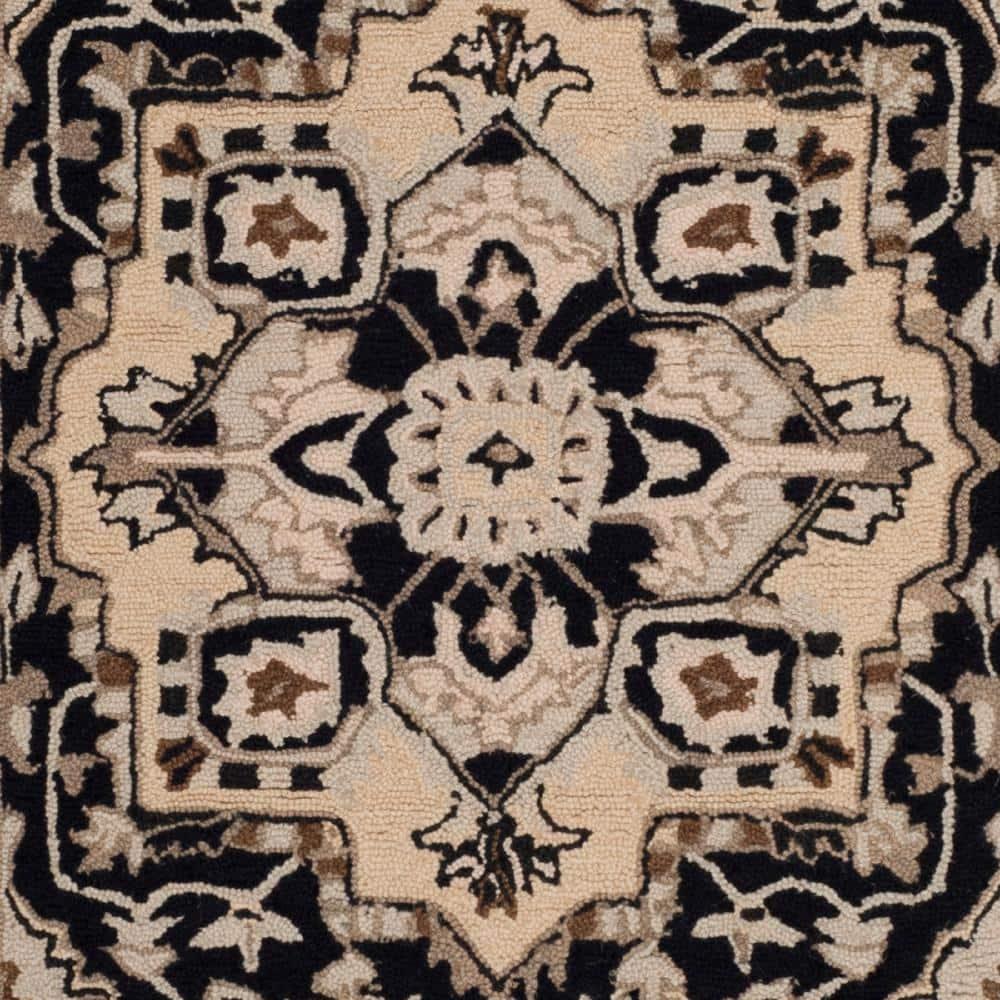 Chelsea HK709 Hand Hooked Area Rug - Black/Natural - 3'9"x5'9" - Safavieh.