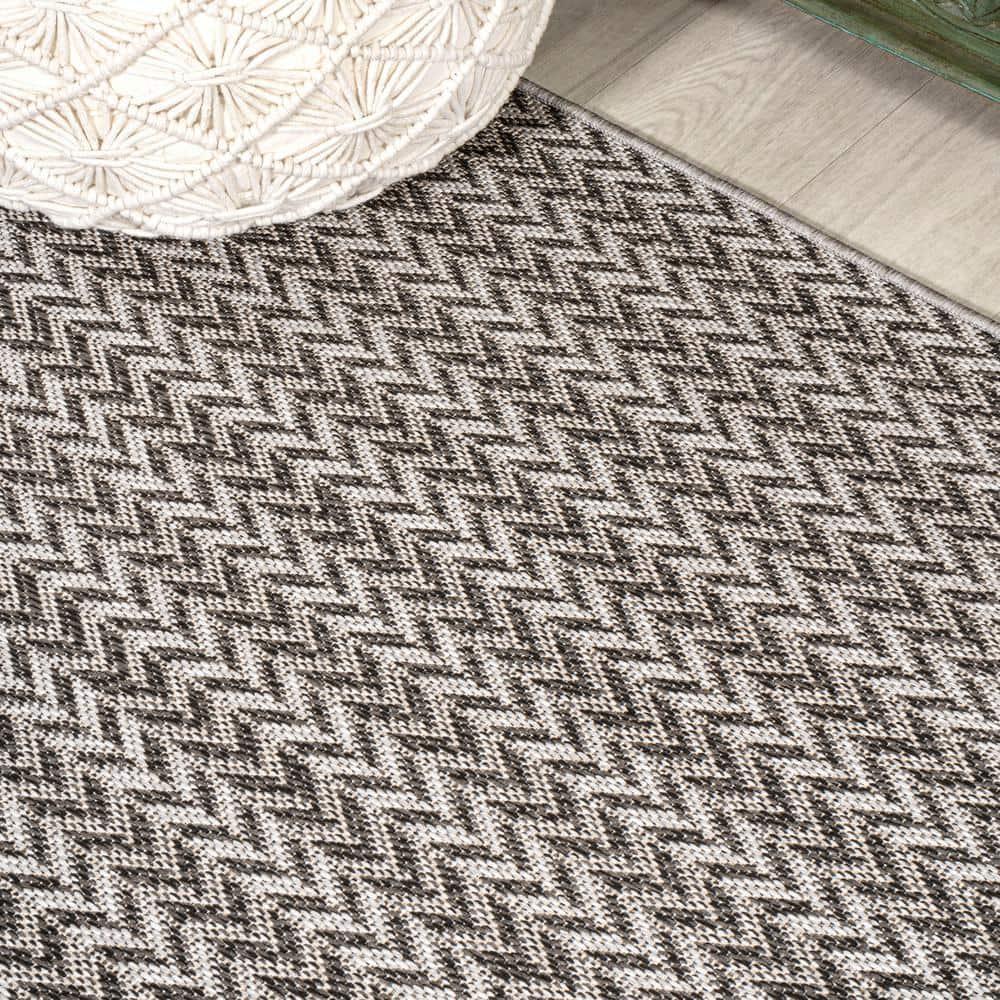 5' x 8' Chevron Modern Concentric Squares Indoor/Outdoor Area Rug, Black/Light Gray - JONATHAN Y