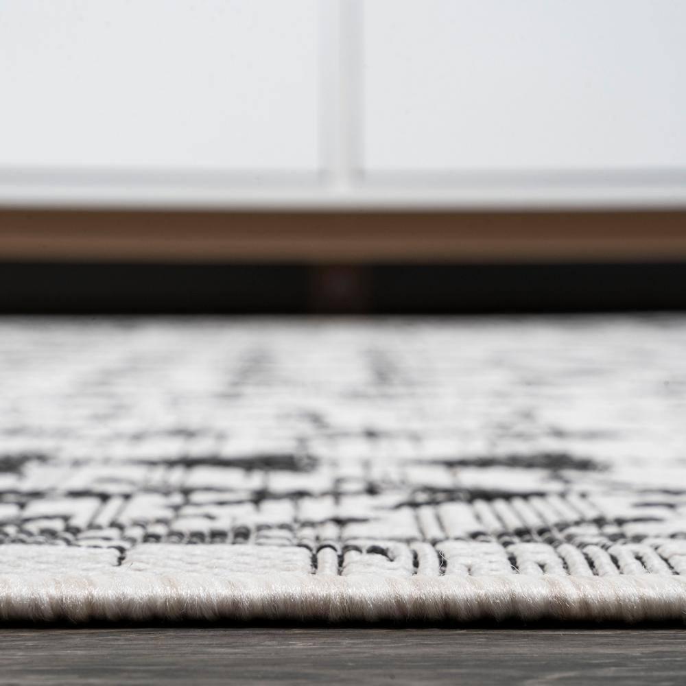 4'x6' Tokay Bohemian Geometric Indoor/Outdoor Area Rug, Ivory/Black - JONATHAN Y