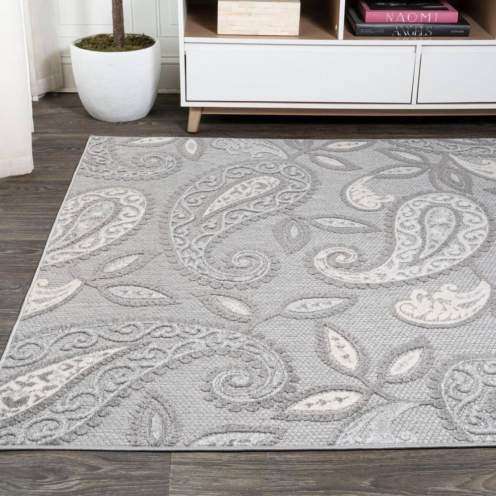 4'x6' Julien Paisley High-Low Indoor/Outdoor Area Rug, Light Gray - JONATHAN Y