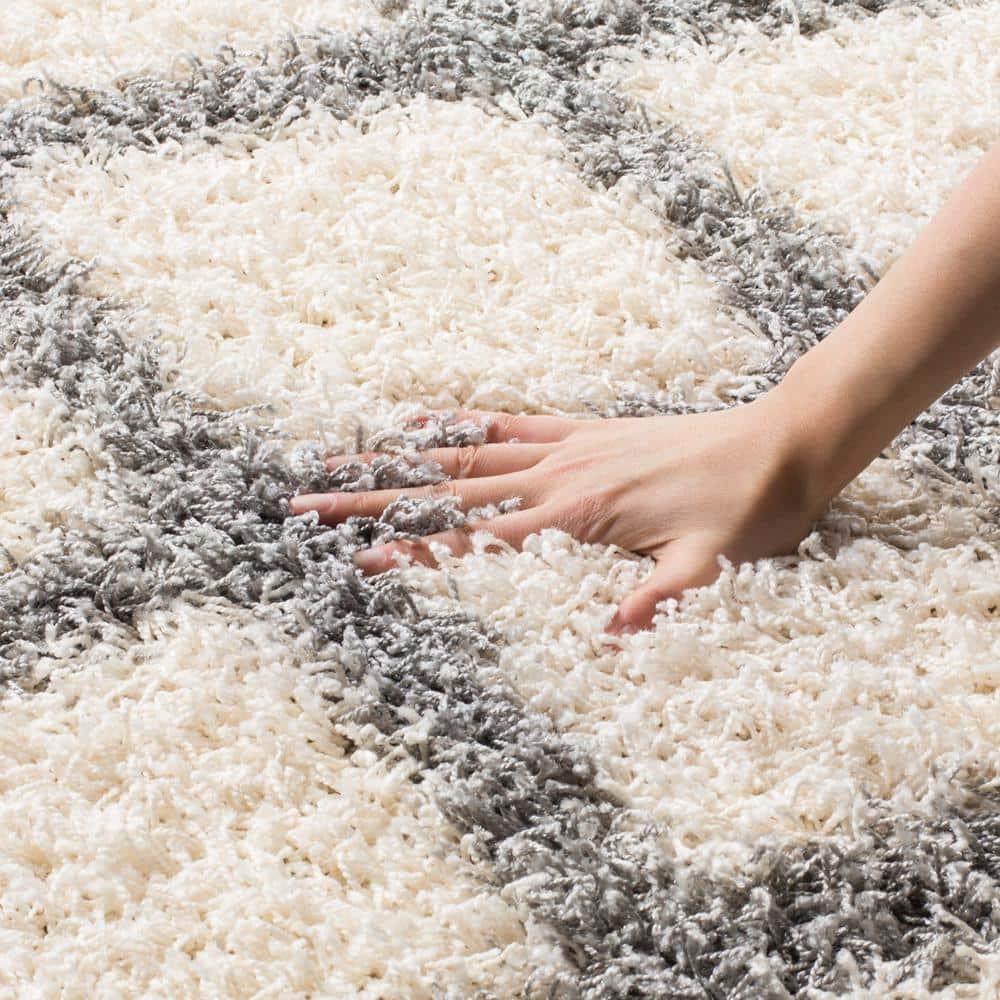Dallas Shag SGD258 Power Loomed Indoor Area Rug - Ivory/Grey - 8'x10' - Safavieh.