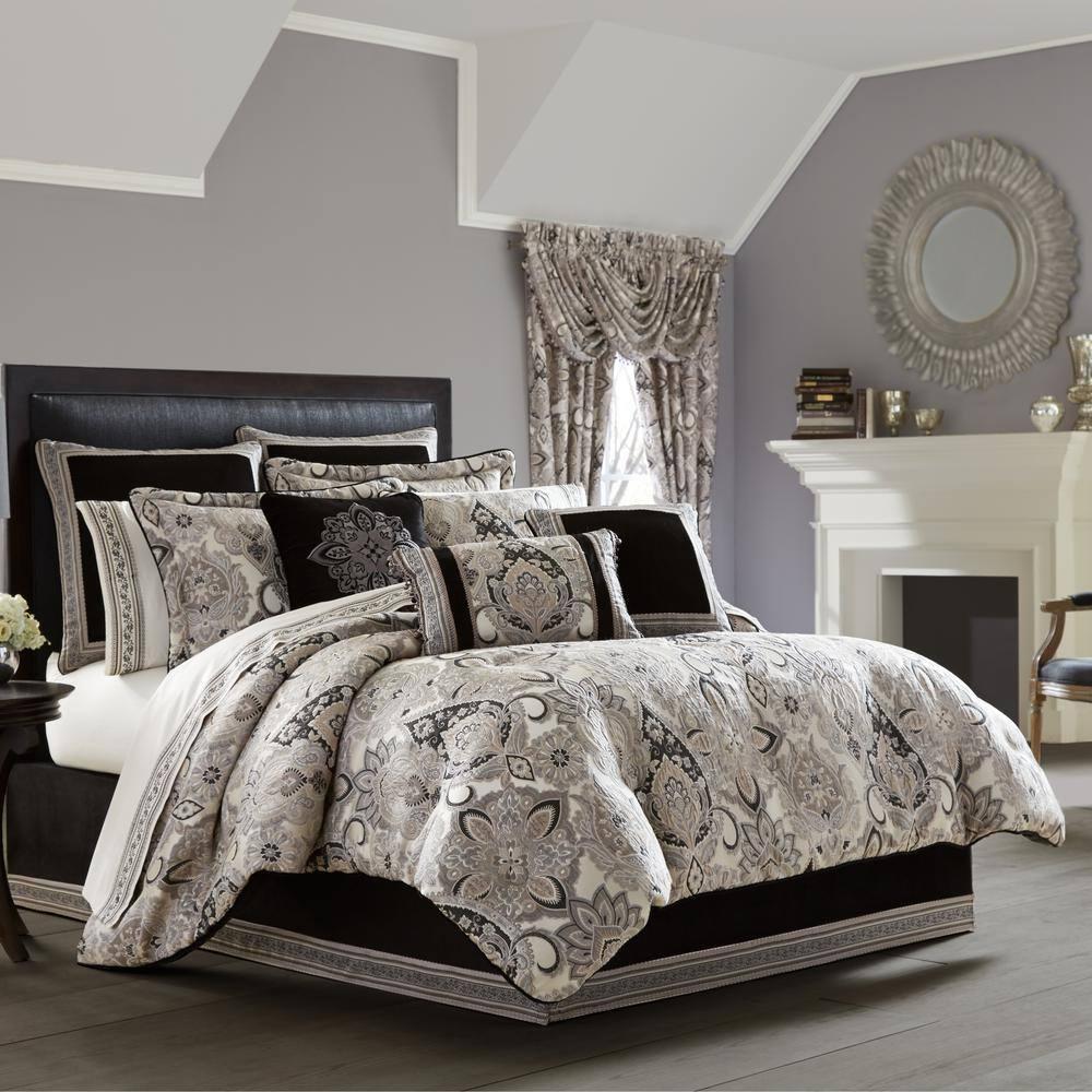 J. Queen New York Guiliana King Comforter Set in Silver
