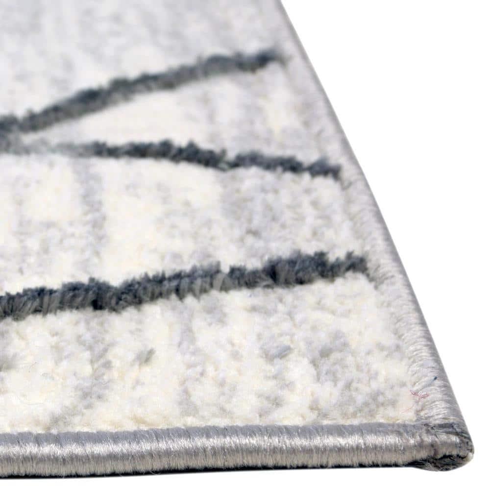 Matrix Trellis Geometric White 7 ft. x 10 ft. Area Rug