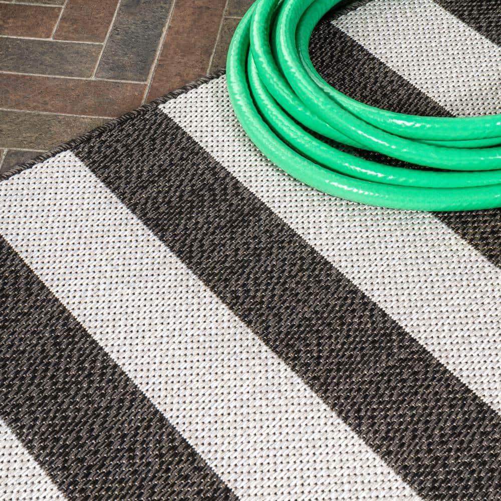 4' x 6' Negril Two-Tone Wide Stripe Indoor/Outdoor Area Rug, Black/Cream - JONATHAN Y