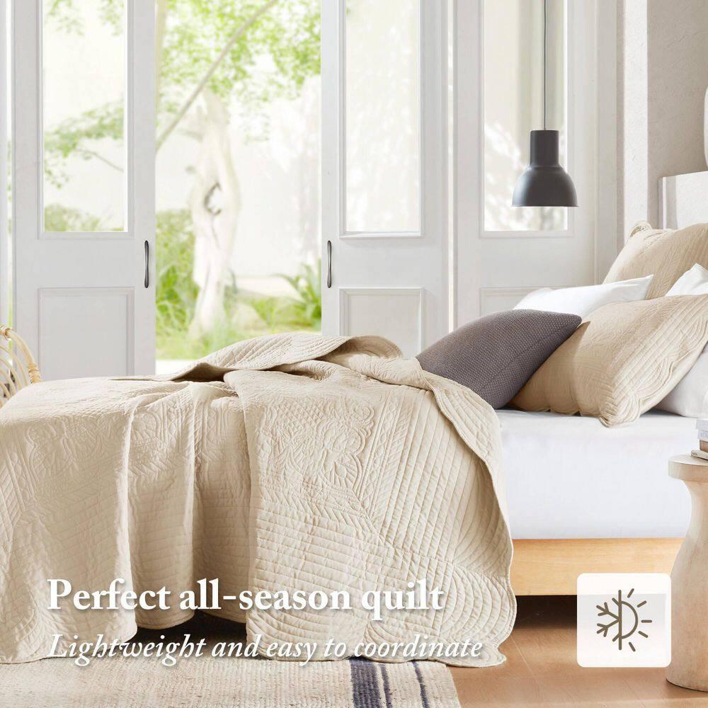 Tuscany Scalloped Edge Quilt Set