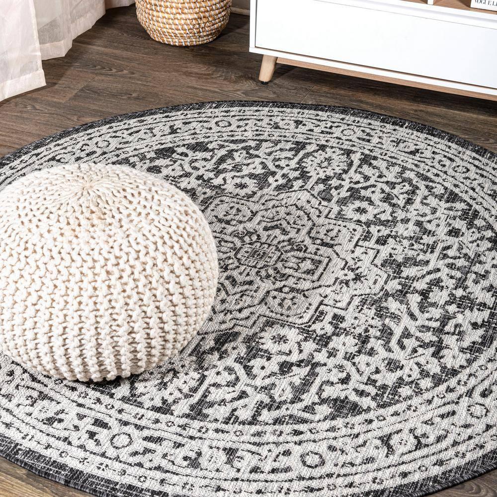 5' Round Sinjuri Medallion Textured Weave Indoor/Outdoor Area Rug, Gray/Black - JONATHAN Y