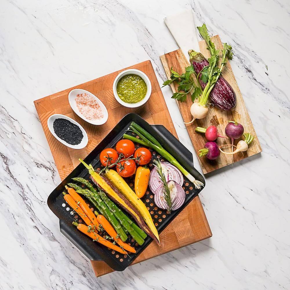 Mr. Bar-B-Q Premium Heavy Duty Non-Stick Grill Topper | Rust Resistant Grill Pan with Handles | Easy to Use Grilling Accessories | Great for Seafood & Vegitables, Medium