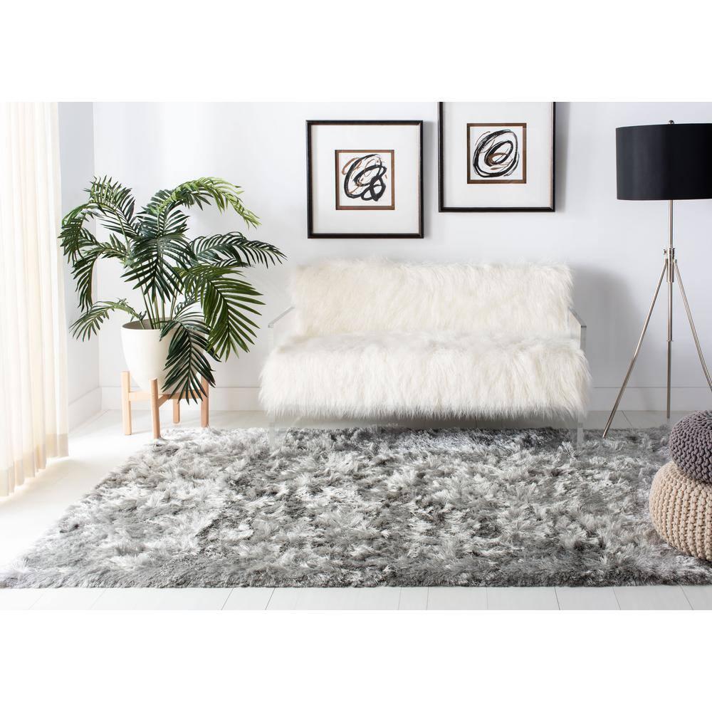 Ocean Shag OCG101 Hand Tufted Indoor Accent Rug - 4'x4' - Silver - Safavieh