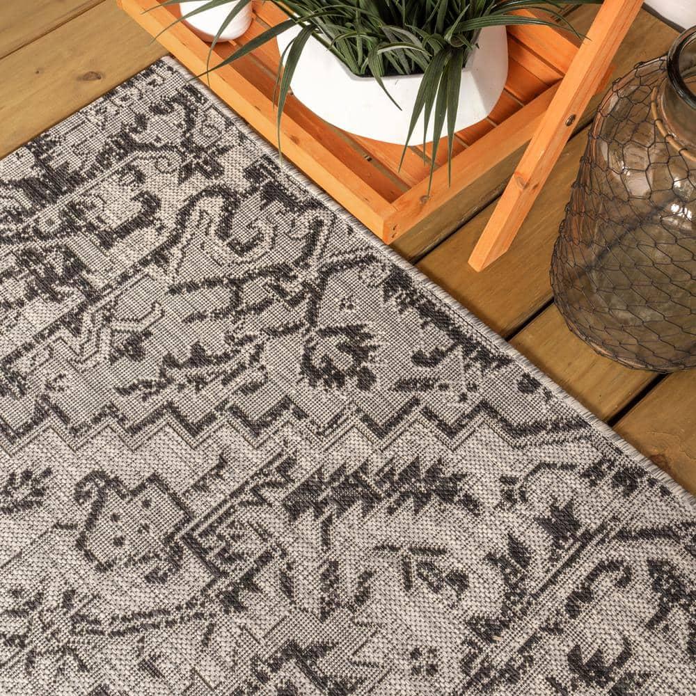 5' Round Estrella Bohemian Medallion Textured Weave Indoor/Outdoor Area Rug, Black/Gray - JONATHAN Y